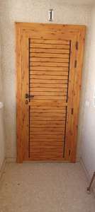 Puerta con mallorquina de Aluminio color madera pino - opción de añadir persiana y toldo- persianas Guardiola Alicante