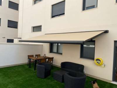 Toldo en Alicante de brazos extensibles con cofre- persianas Guardiola Alicante