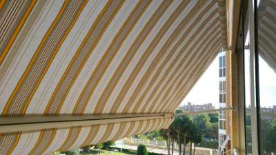 Instalación de toldos para una terraza en Alicante- persianas Guardiola Alicante